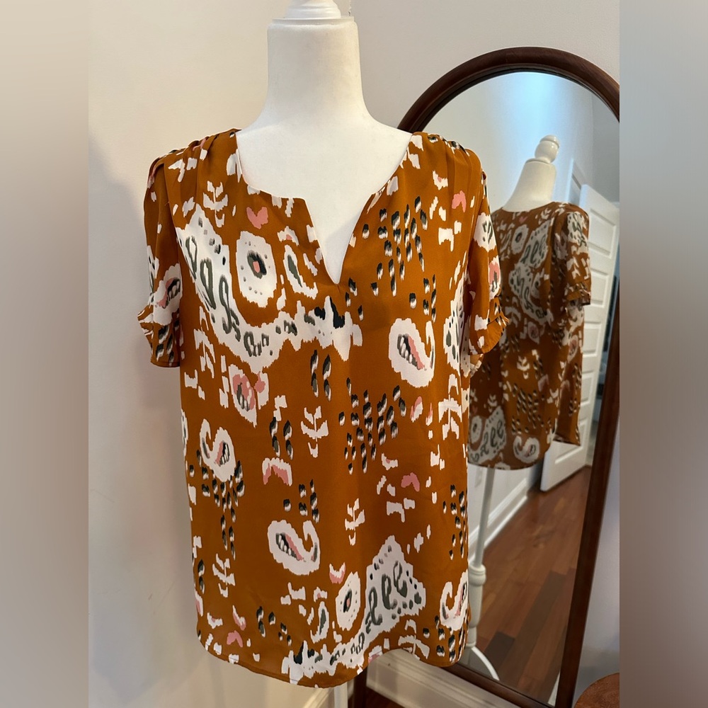 DR 2 large orange tan animal print ruffle short sleeve v neck top shirt blouse